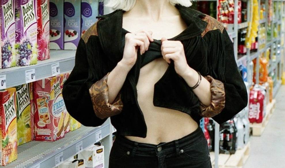 Soy una de esas a las que miras por encima del hombro porque se ha operado las tetas