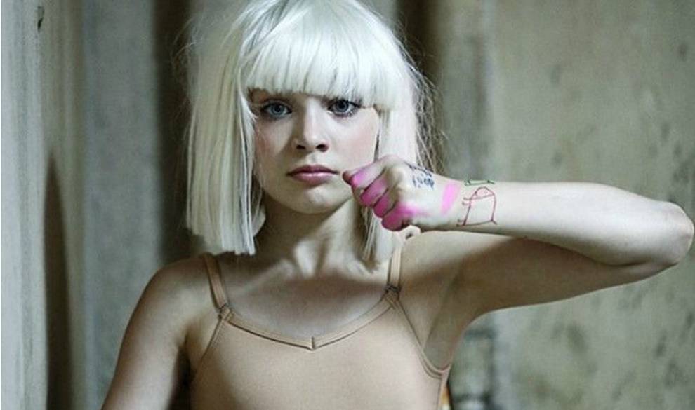 Por Qué Solo Puedes Amar Fuerte Todos Los Videoclips De Sia