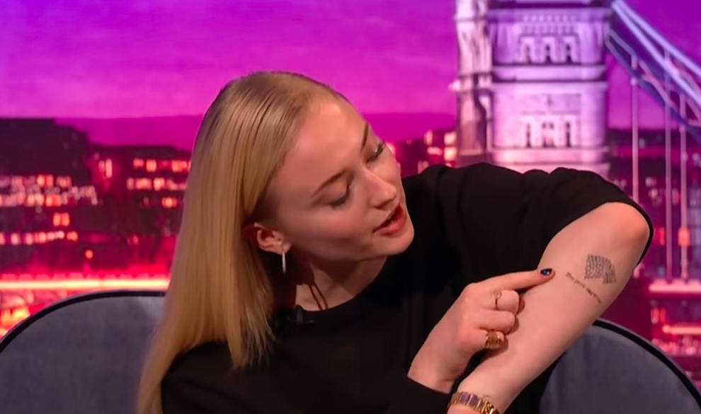 ¿Es el tatuaje de Sophie Turner un spoiler de Juego de Tronos?