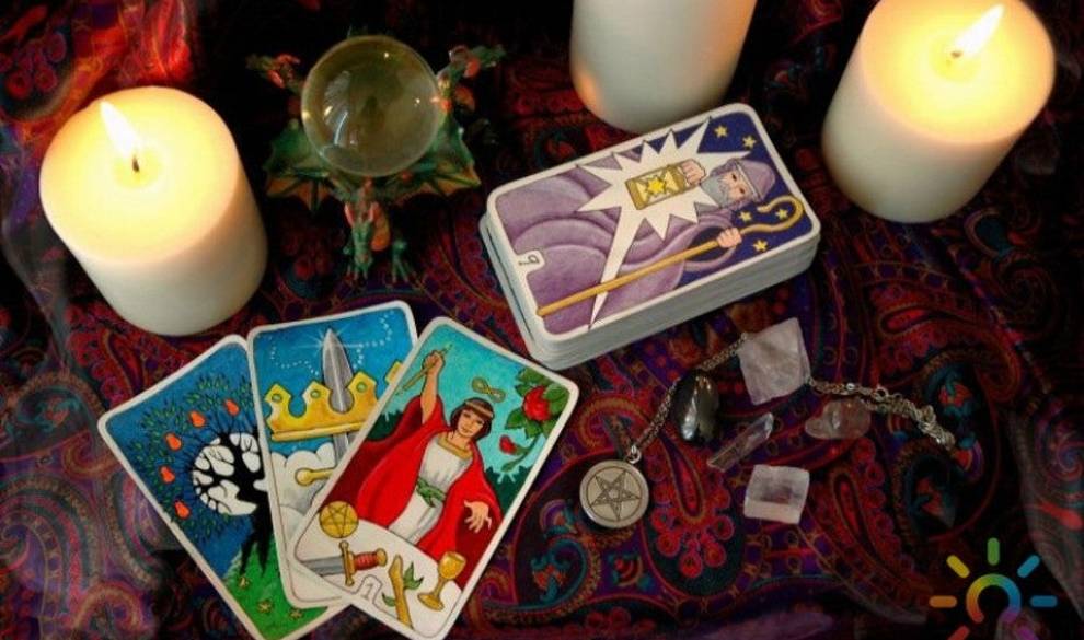 Una bruja te explica por qué el tarot te puede dar un placer 'parecido al sexo'