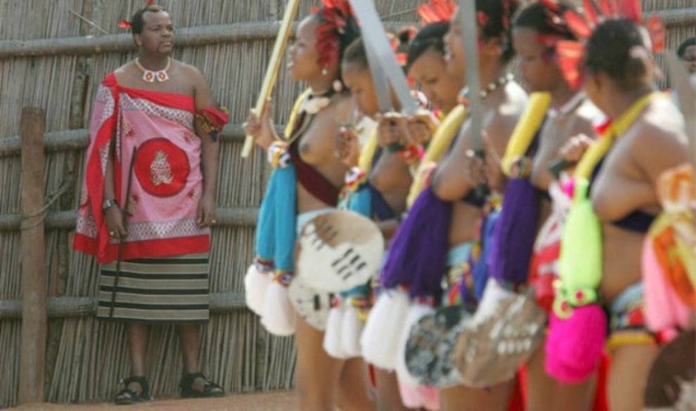 La ceremonia de las mil vírgenes de Suazilandia, un mercado sexual de adolescentes