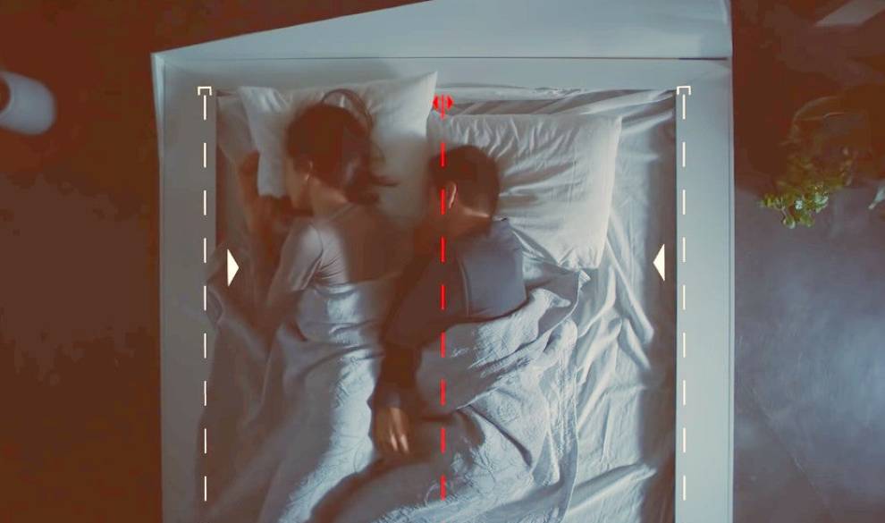 Así es la cama inteligente que impide que tu pareja se meta en tu lado de la cama