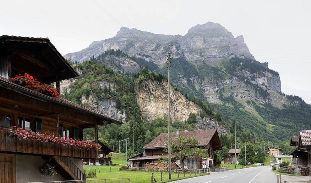 El precioso pueblo suizo que duerme sobre 3.500 toneladas de explosivos