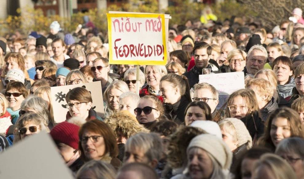 Las islandesas acortan su jornada laboral para protestar contra la brecha salarial