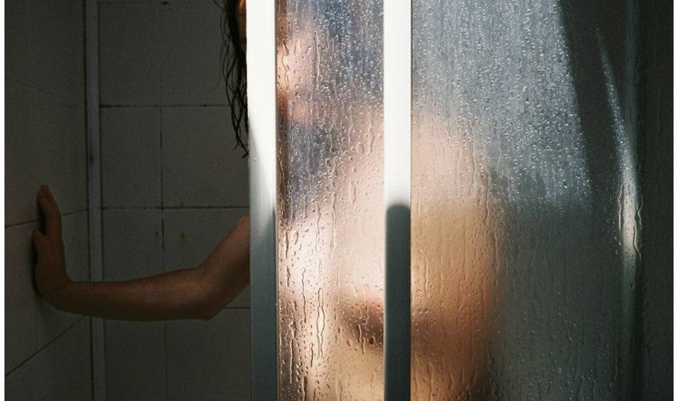 Lleva Un Año Lavándose Solo Con Agua Y Asegura Que Está Completamente Limpia