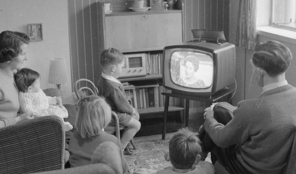 El Hombre Evoluciona, La TV Retrocede: Sálvame DeLuxe, No; Los Programas De Los 90, Sí