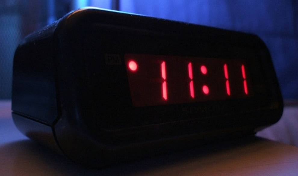 La misteriosa teoría que explica por qué cuando miramos el reloj son las 11:11