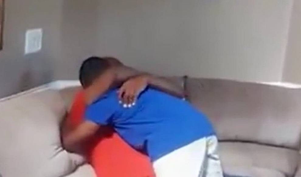 Este niño le da a su padrastro la sorpresa de su vida