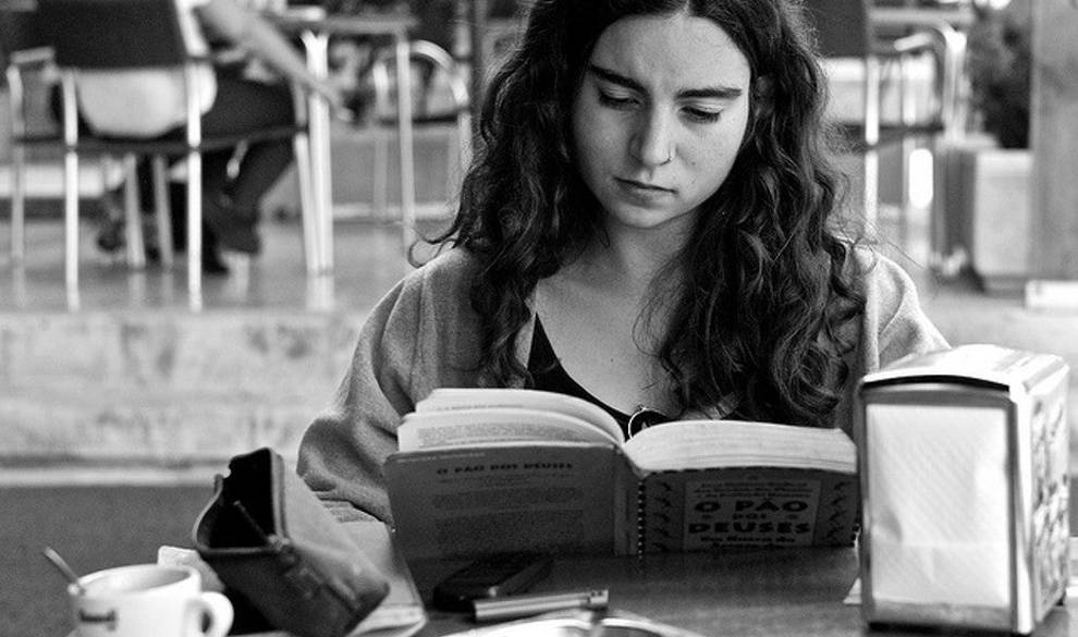 Desconocidos Íntimos, Extraños Que Parecen Comprendernos