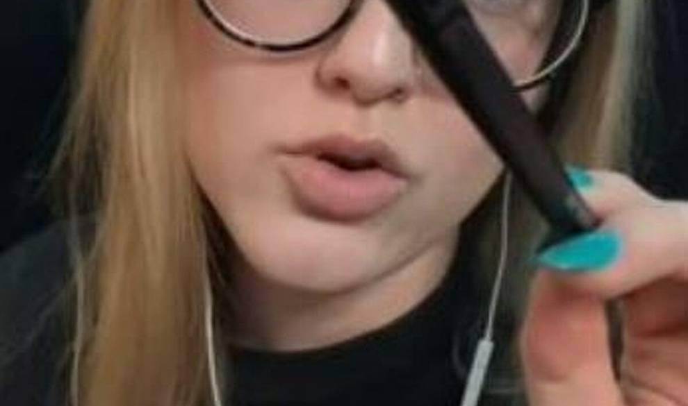 Así es la última tendencia ASMR: una mezcla entre crímenes y maquillaje