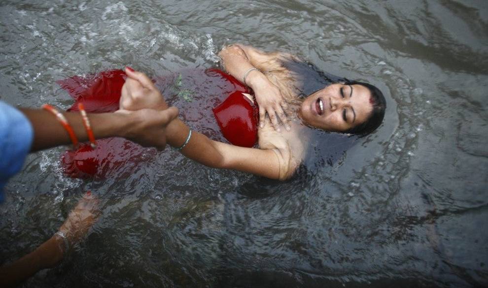 El infierno que viven las mujeres a las que se les considera sucias e impuras por tener la regla 
