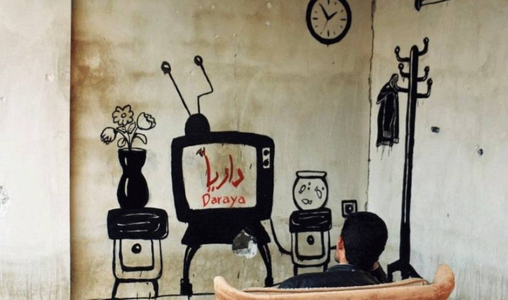 El Banksy De Siria Es Rebelde De Día Y Por La Noche Pinta Su Ciudad Con Mensajes Que Escuecen
