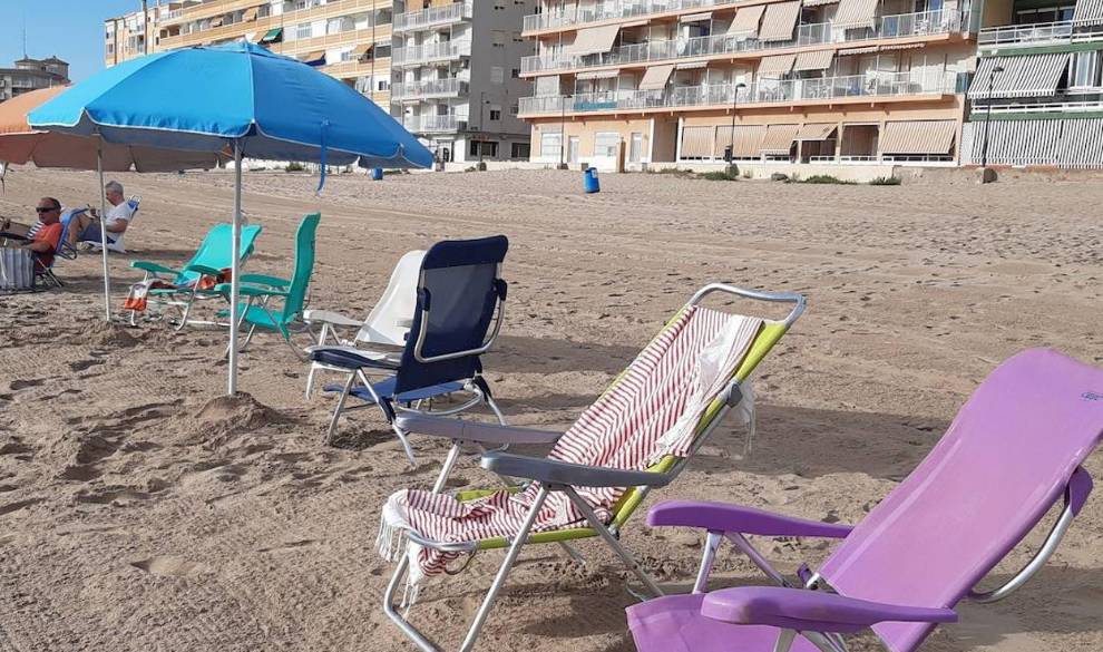 ¿Por qué cada vez cuesta más encontrar sitio en la playa?