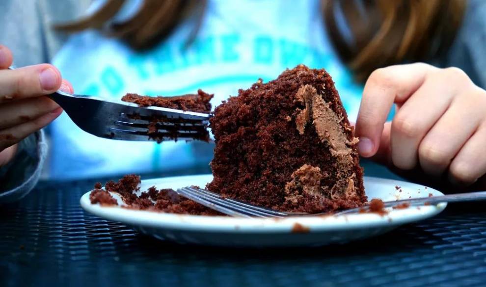 Teobromina: la razón por la que no es bueno comer chocolate de noche
