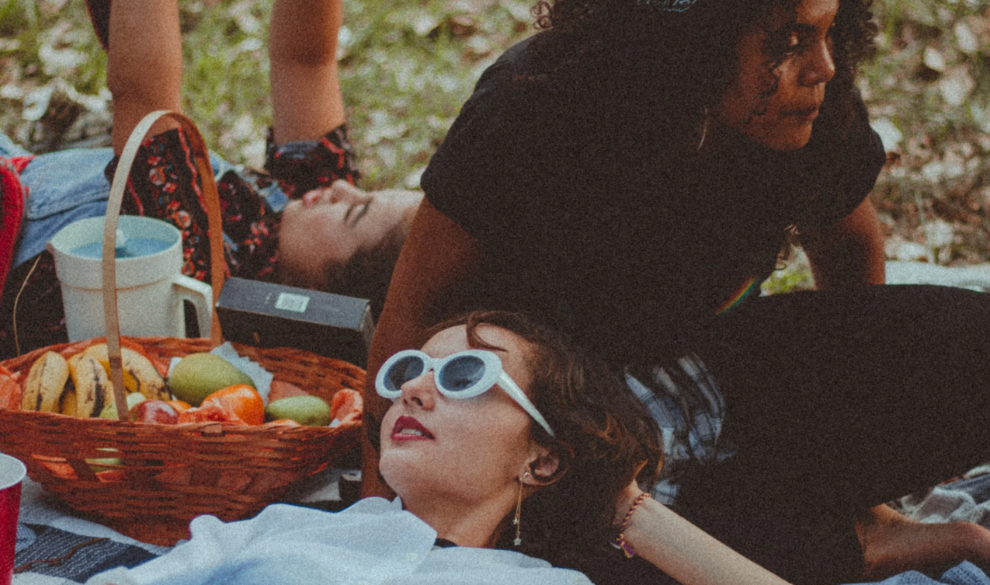 Qué es el ‘tercer lugar’ y cómo nos ayuda a ser feliz