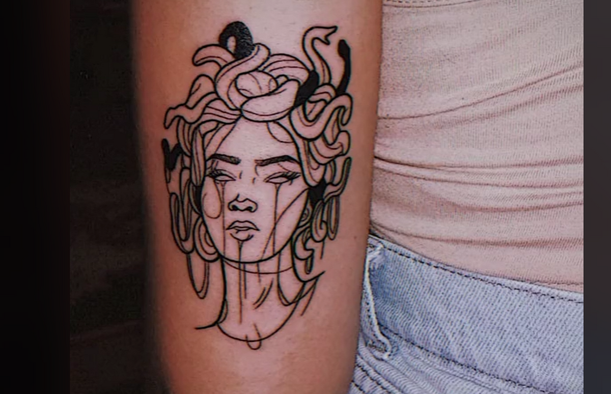 La dura realidad que se esconde detrás de los tatuajes de Medusa en Tiktok